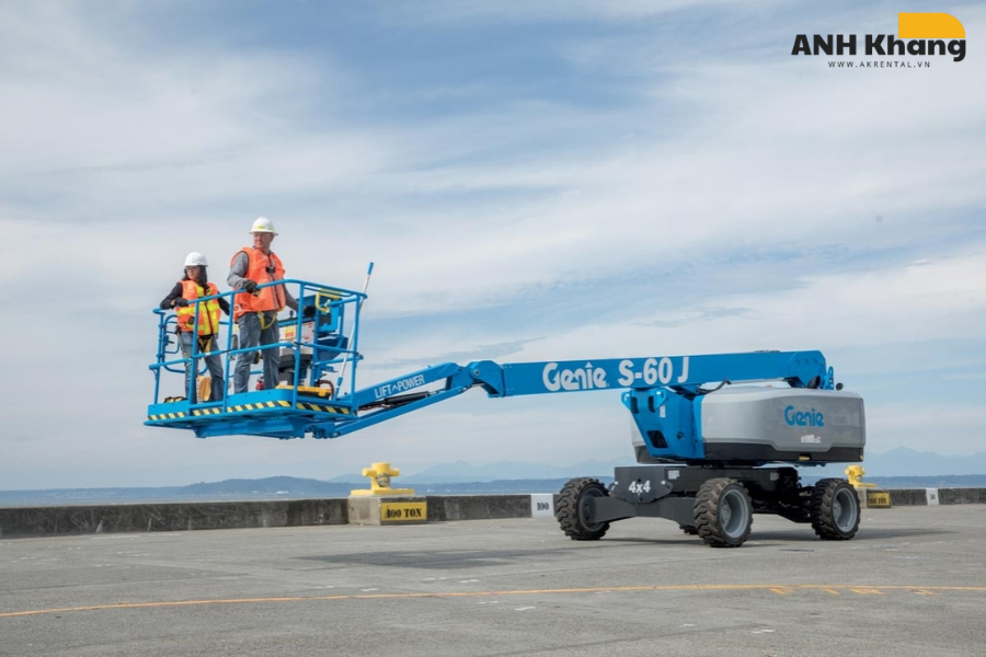 xe nâng boom lift dầu