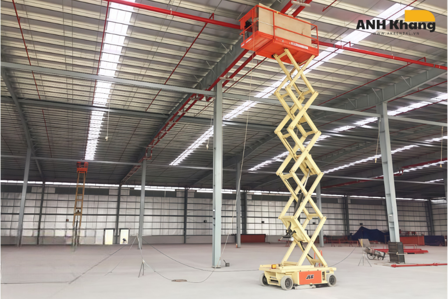 Xe nâng ứng dụng tại xưởng