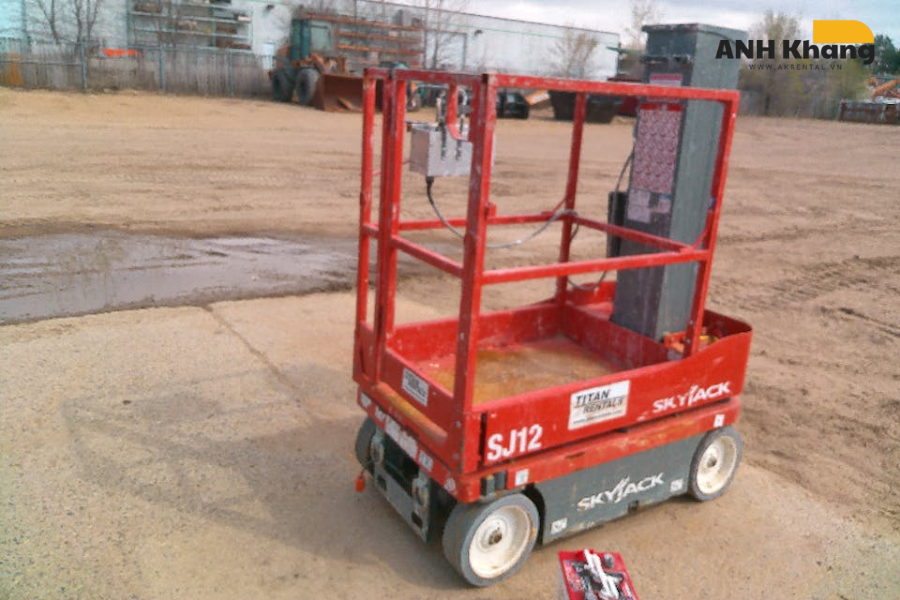 Xe nâng phù hợp thi công