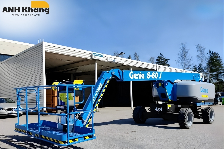 xe cau nang nguoi chay bang dong co manh me linh hoat xe nâng chạy động cơ