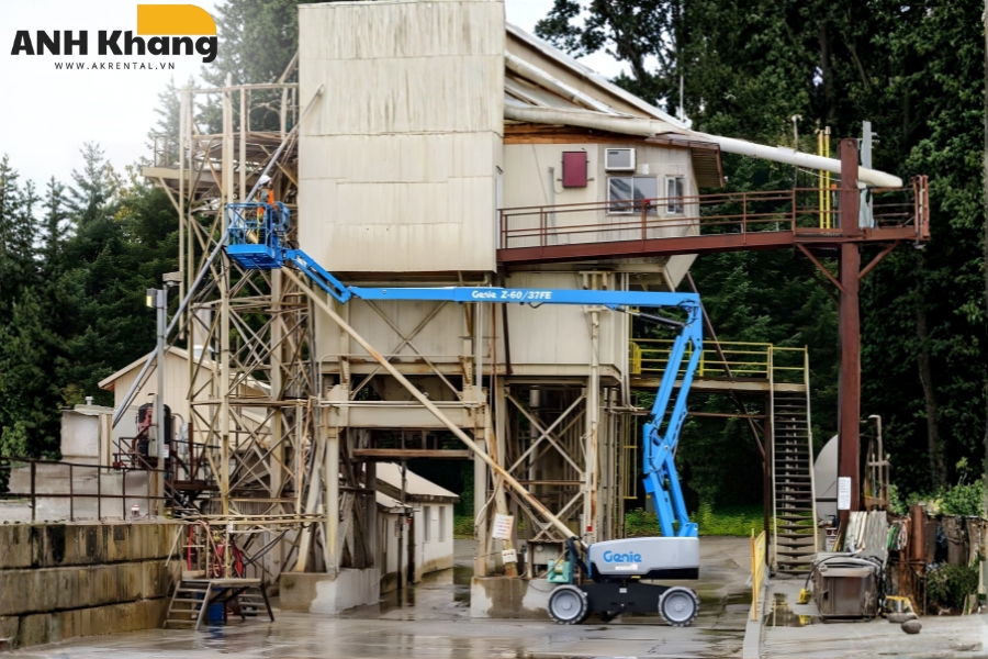 xe cau nang nguoi ho tro lam viec tren cao an toan va linh hoat Xe cẩu hỗ trợ làm việc