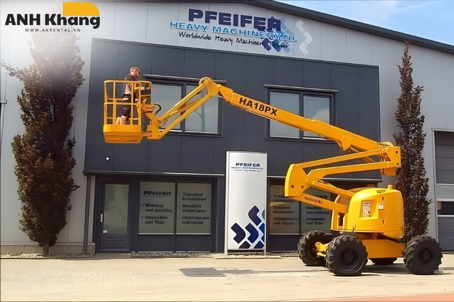 xe nang boom lift xe nang nguoi gon nhe van hanh an toan Xe boom lift hiện đại, đa dụng