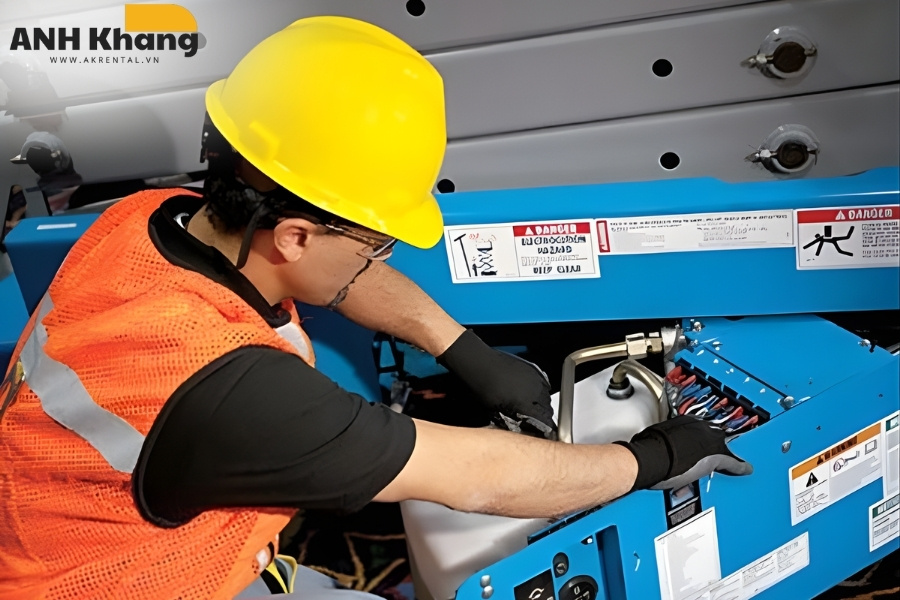 xe nang nguoi tai kho ak rental duoc kiem tra bao duong thuong xuyen xe nâng người tại kho AK Rental