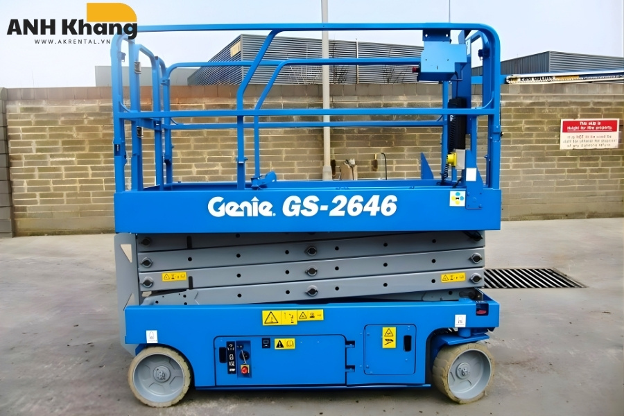 dong xe nang nguoi cat keo chay dien em ai khong gay o nhiem Xe nâng sử dụng điện