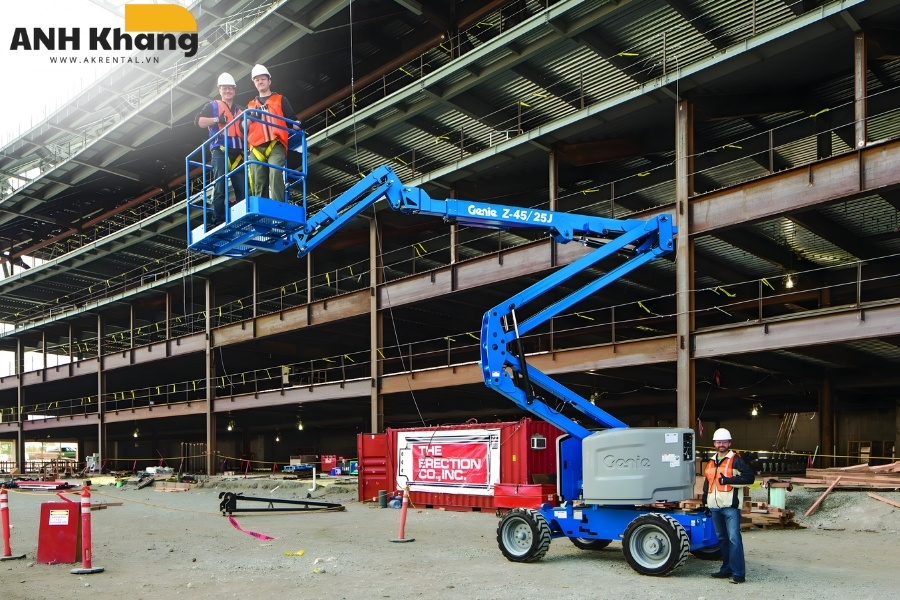 tinh nang cua xe nang 12m giup hoat dong linh hoat trong cac cong trinh Đặc điểm xe nâng người cao 12m