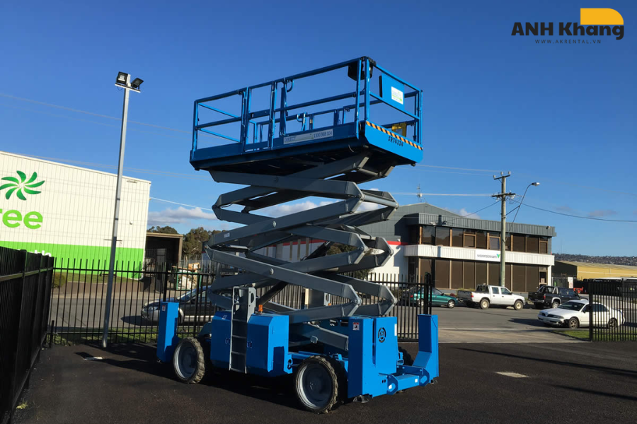 106 Xe nâng người 18m cắt kéo