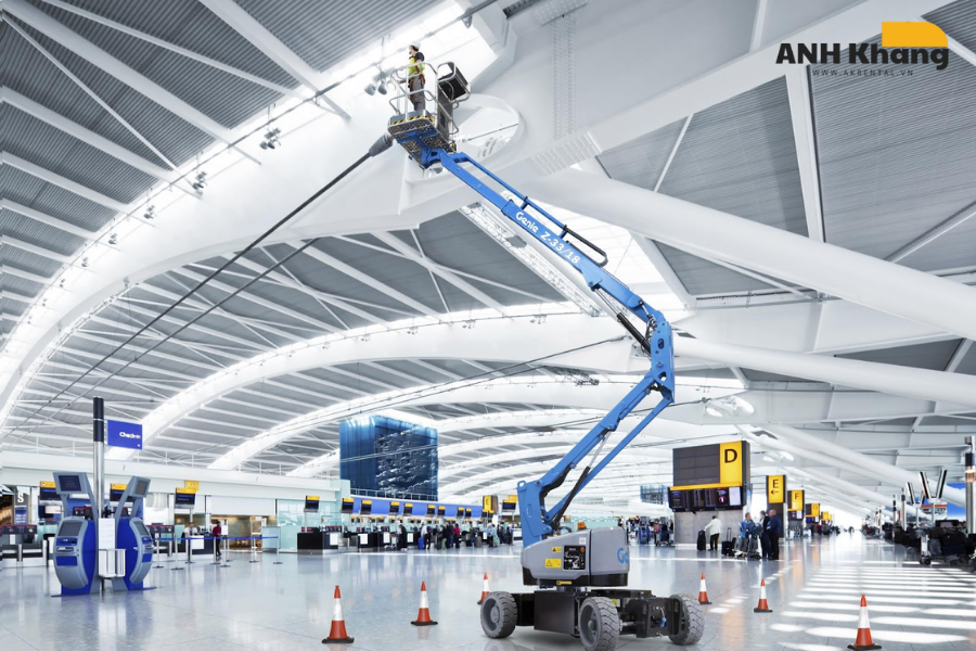 Giá bán xe nâng người phụ thuộc vào nhiều yếu tố như tình trạng xe, xuất xứ, năm sản xuất và thương hiệu. Do đó, tùy theo nhu cầu sử dụng thực tế, khách hàng có thể liên hệ trực tiếp để được tư vấn báo giá chi tiết và chọn loại xe phù hợp nhất.