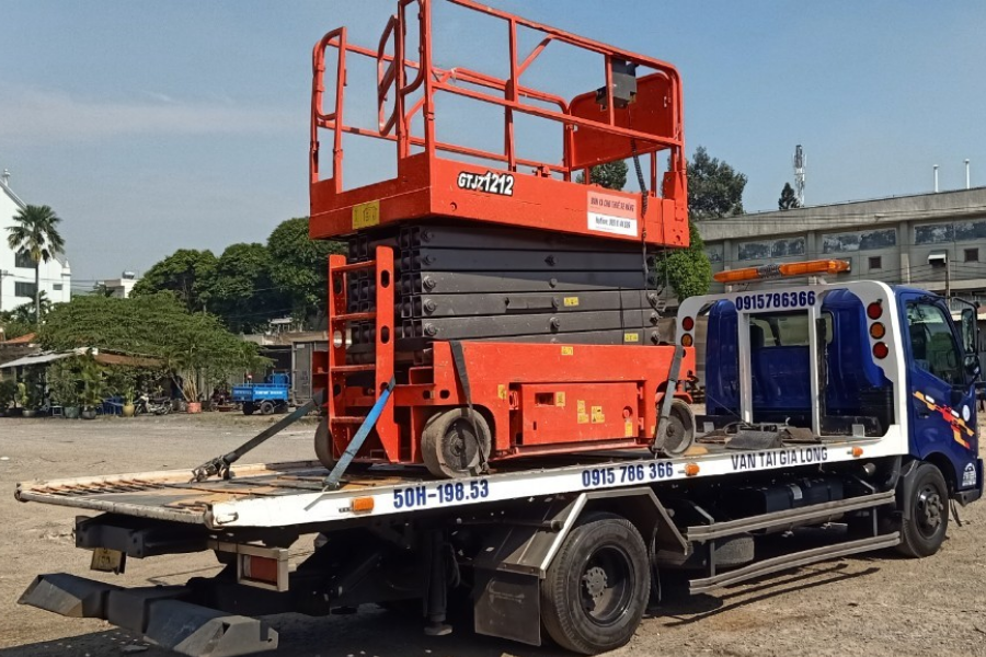 Xe nâng người cắt kéo