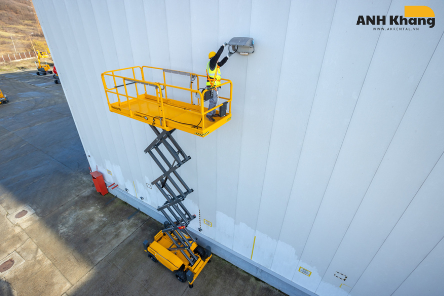 38 xe nâng người Haulotte dạng cắt kéo