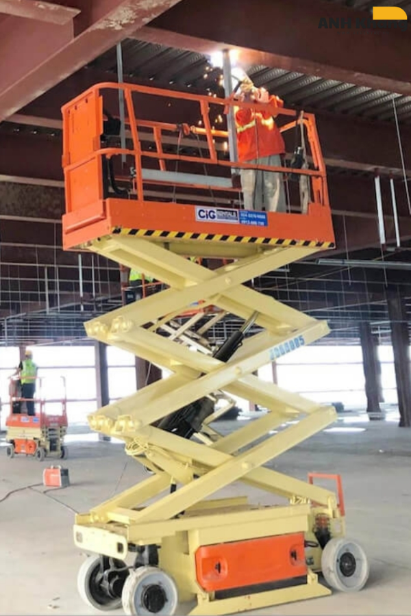 so sánh Scissor Lift và Boom Lift