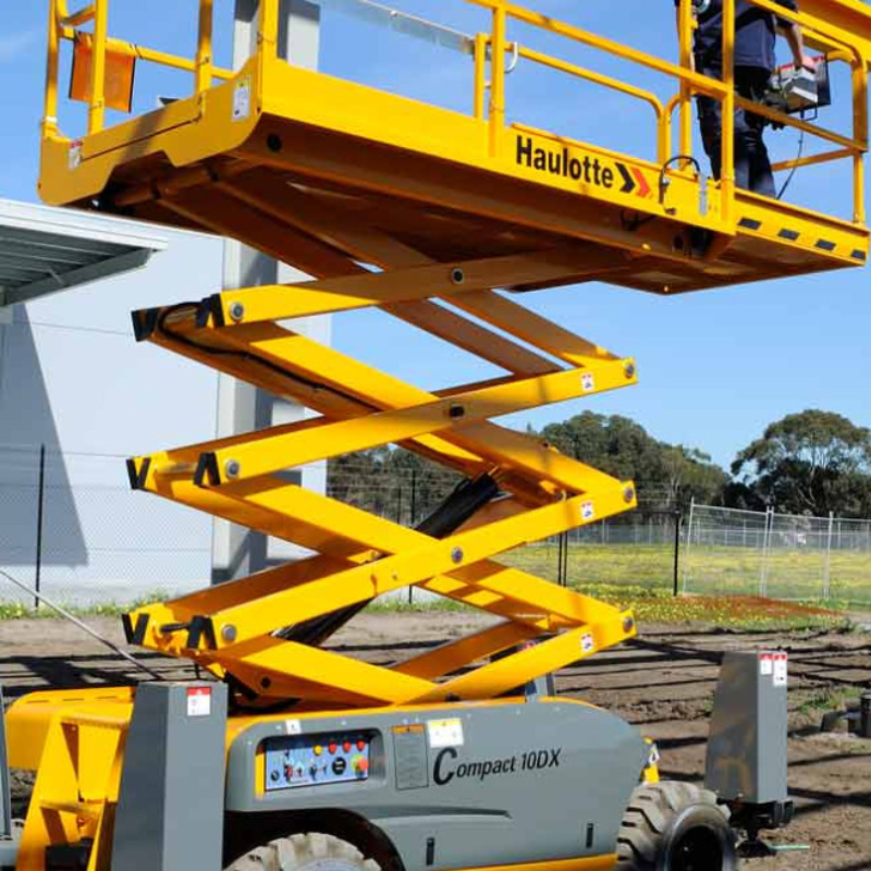 thang nâng điện làm việc trên cao