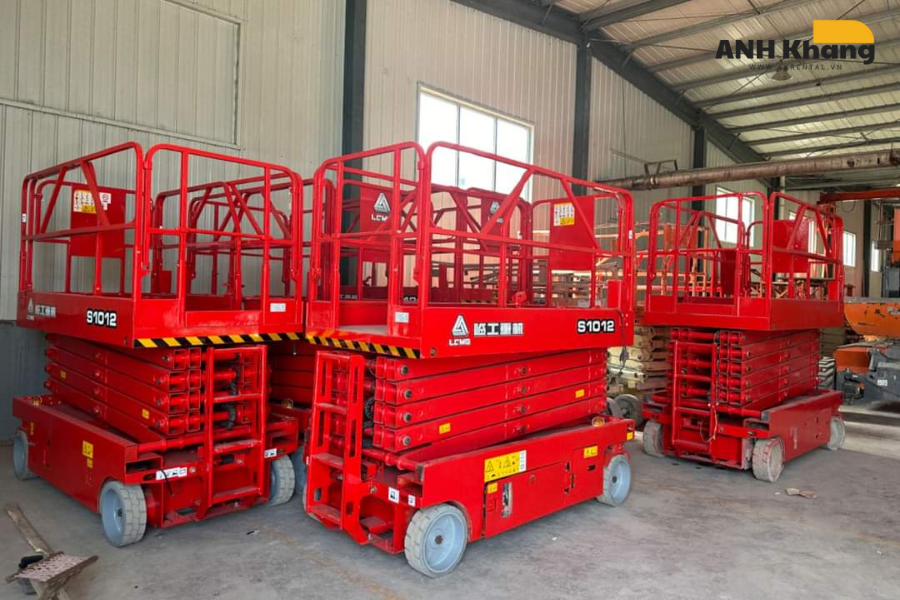 Xe nâng cắt kéo hiện đại