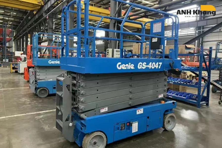 Xe nâng cắt kéo dùng điện