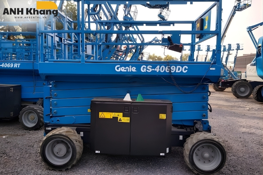 thang nang dien tu hanh co nhieu uu diem hon so voi thang nang nguoi truyen thong ưu điểm thang nâng điện tự hành