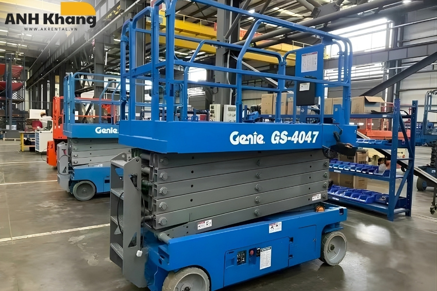 xe nang dang cat keo lam viec tieu chuan chau au thiết bị nâng an toàn