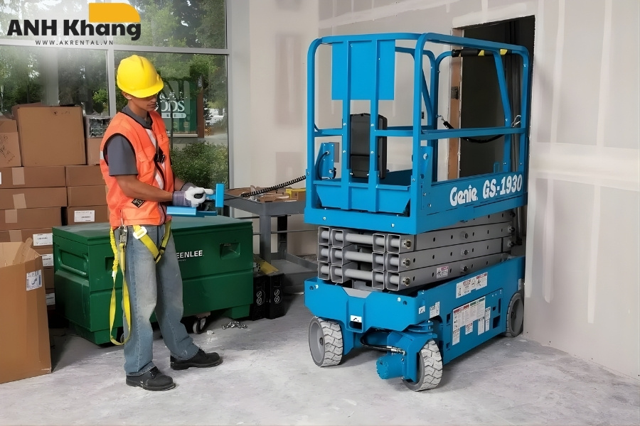 xe nang nguoi lam viec linh hoat van hanh on dinh Vận hành xe nâng người