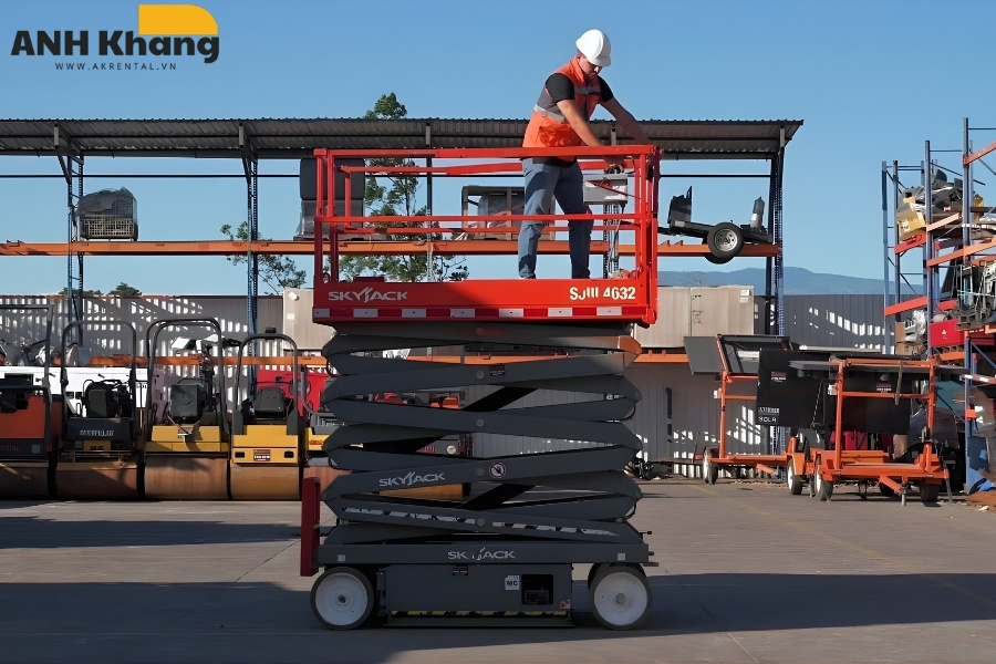 xe nang nguoi skyjack sjiii 462632 lam viec ngoai troi Xe nâng người Skyjack SJIII 4626