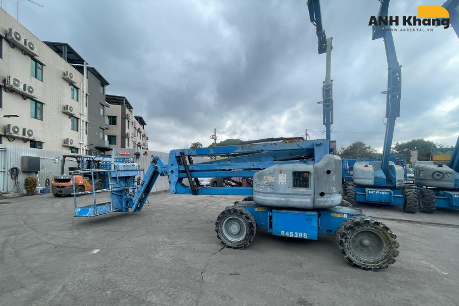 Xe nâng boomlift chạy bằng điện