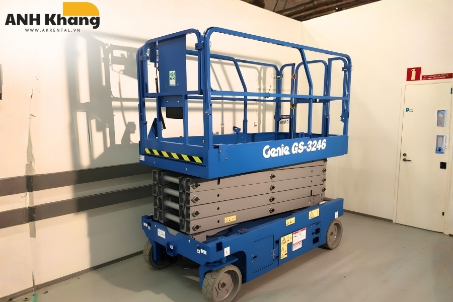 xe nang cat keo dung trong khong gian va thiet bi cong nghiep xe cắt kéo nâng người dịch vụ