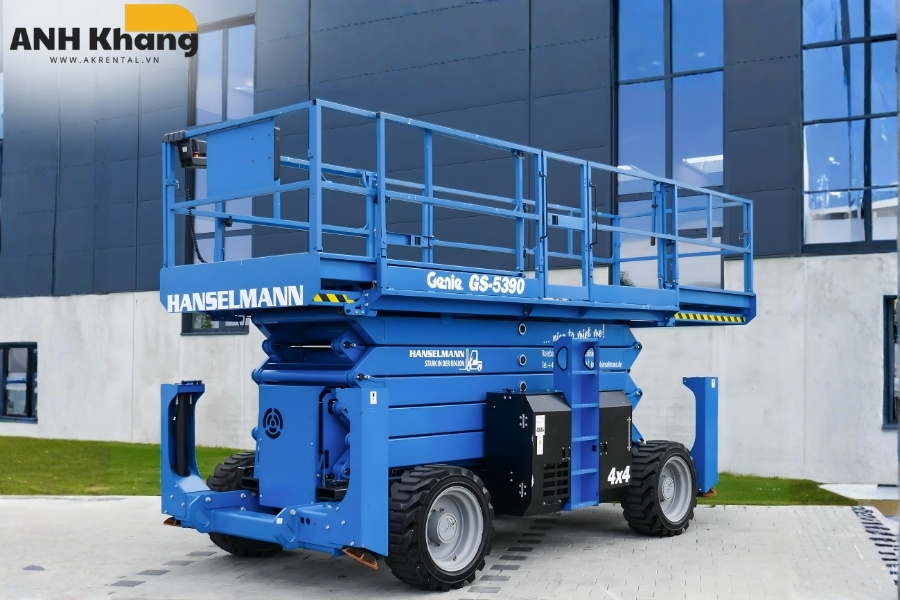 xe nang ha nguoi duoc nhap khau chinh hang bao duong dinh ky xe nâng người 14m tại AK Rental