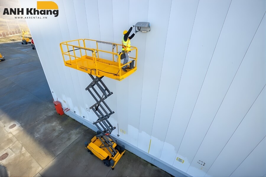 xe nang nguoi haulotte dang cat keo 10m nguon internet xe nâng người Haulotte dạng cắt kéo