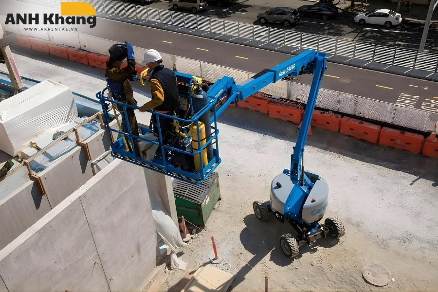 xe nang nguoi lam viec tren cao 18m dang can gap khuc Xe nâng 18m hãng Genie